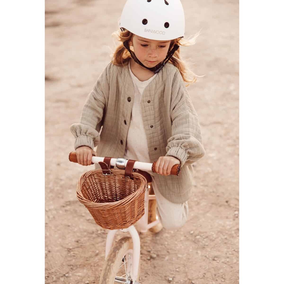 Kaunis lasten Banwood-pyöräilykypärä.